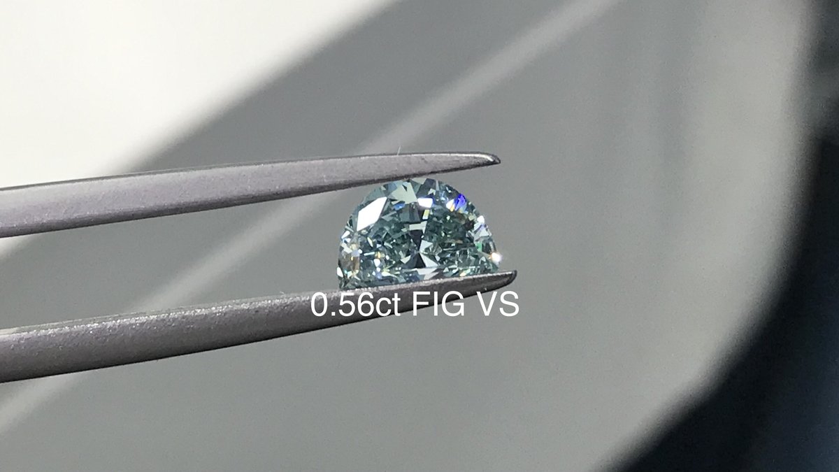 0.56克拉 半月 FIG(绿)色 VS