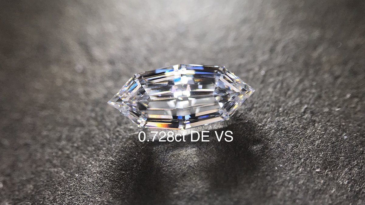 0.728克拉 阶梯马眼 DE色 VS