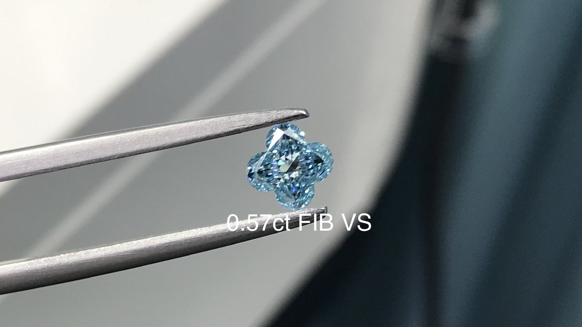 0.57克拉 圆角四叶草 FIB(蓝)色 VS