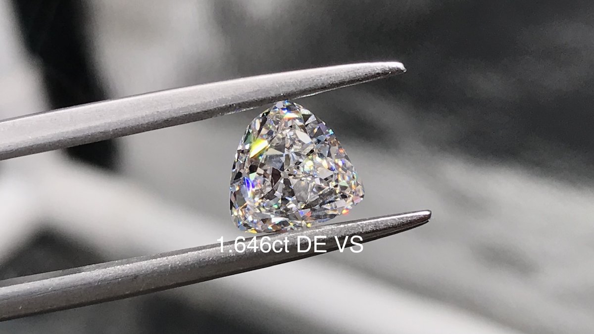 1.646克拉 肥三角老切 DE色 VS