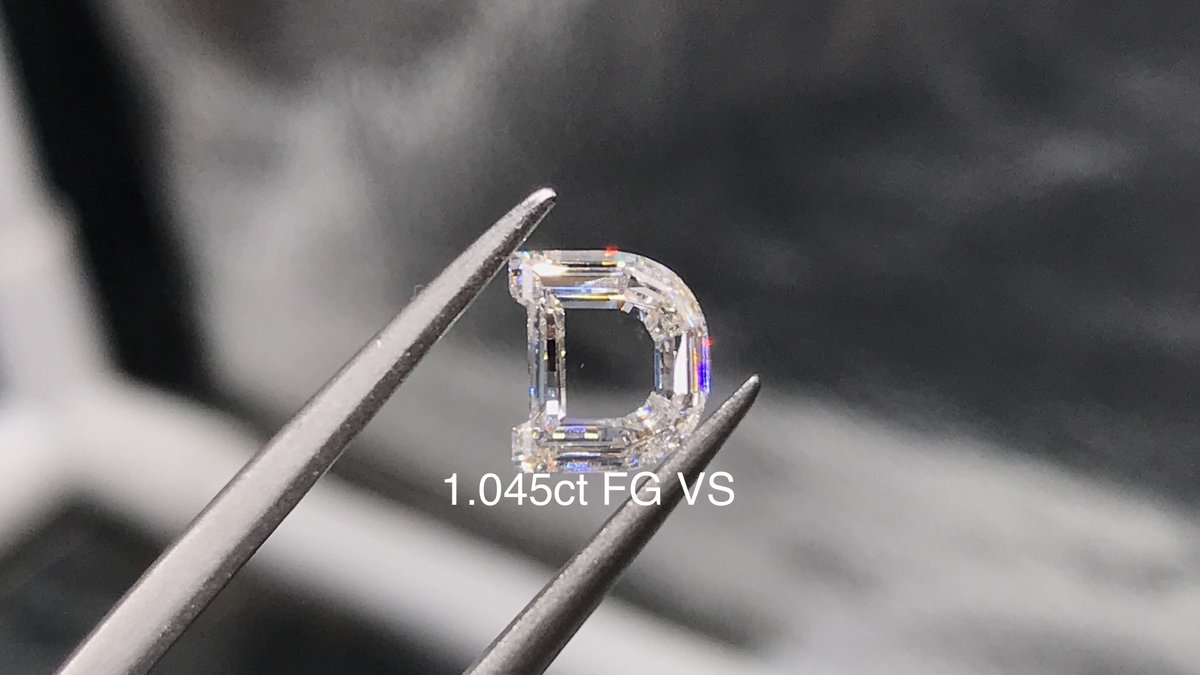 1.045克拉 字母D FG色 VS